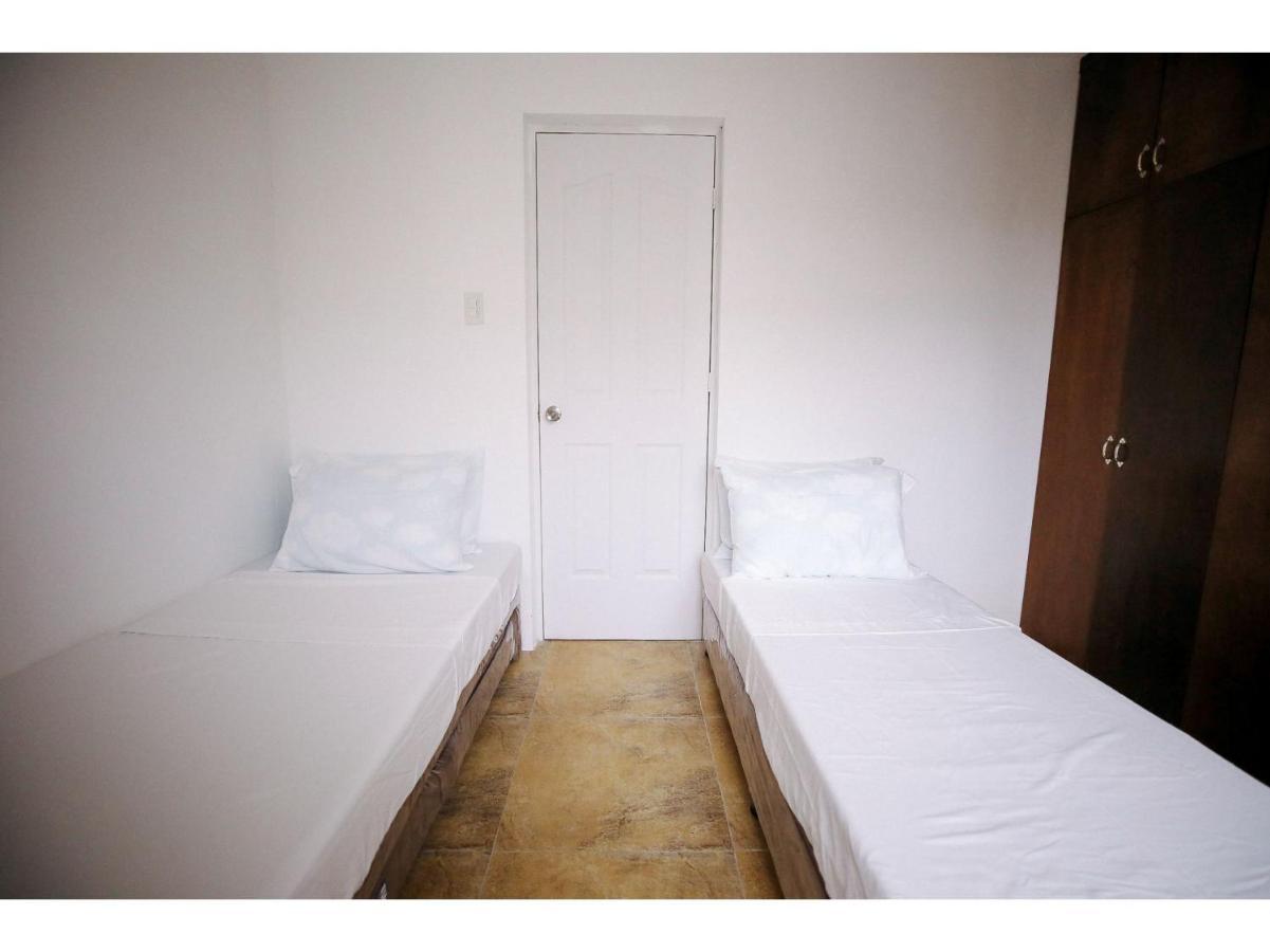 Oyo 789 Abn Residences Bacolod Luaran gambar
